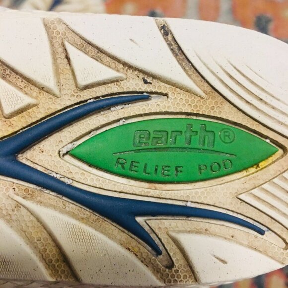 EARTH SHOES Sapphire Blue Nubuck Suede Perforated Relief Pod Shoes Women's 7B - Picture 8 of 9